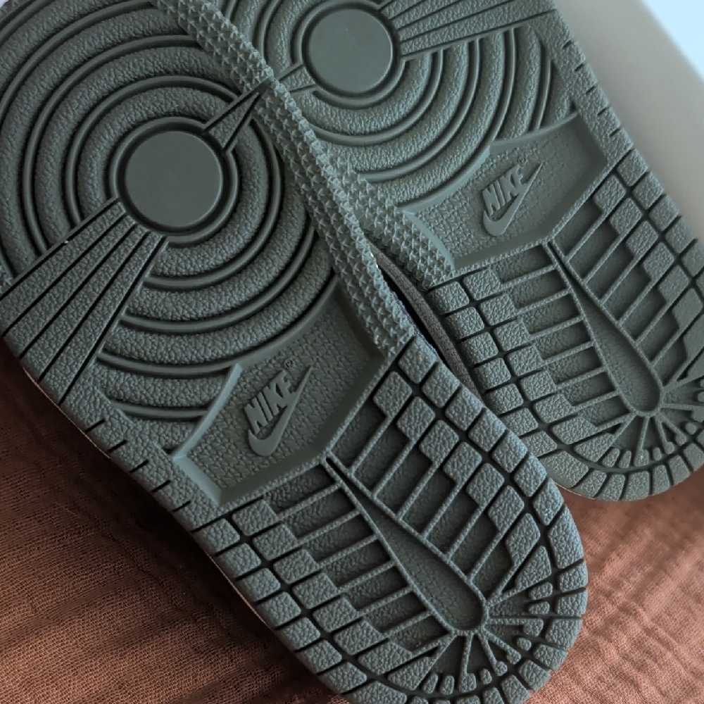 Nike Kids' White and Pink Sneakers - Picture 4 of 6